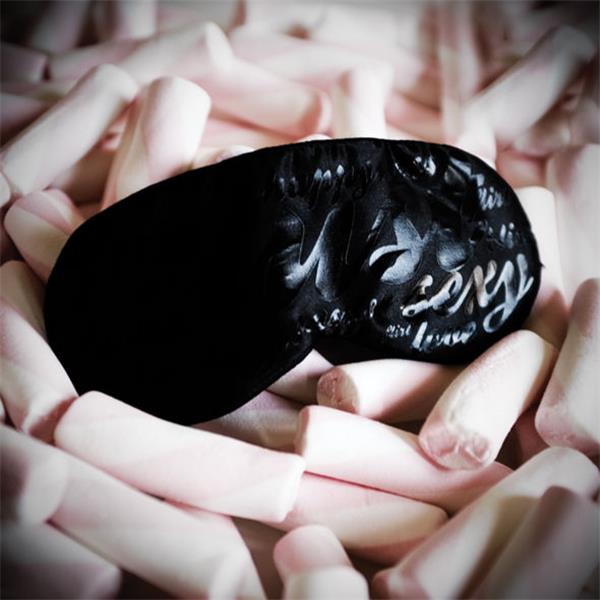 LES PETITS BONBONS MASK OF PASSION