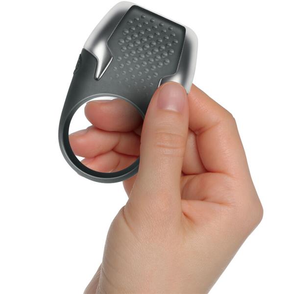 TYRO VIBRIRAJOČI KROG ZA PENIS Z LED LUČMI