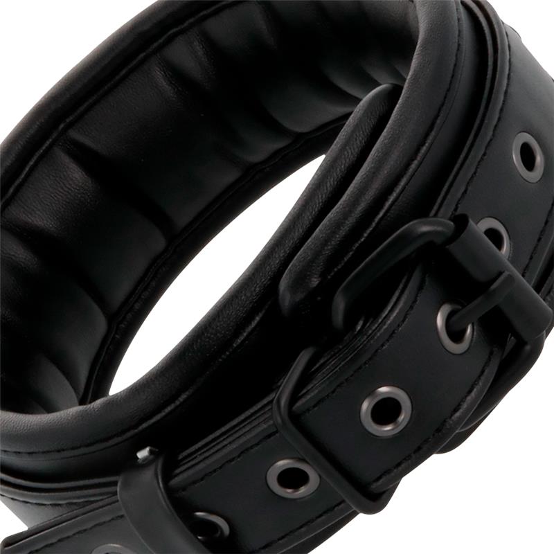 BLACK LEATHER HANDCUFFS AND COLLAR