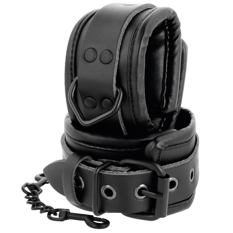 BLACK LEATHER HANDCUFFS AND COLLAR